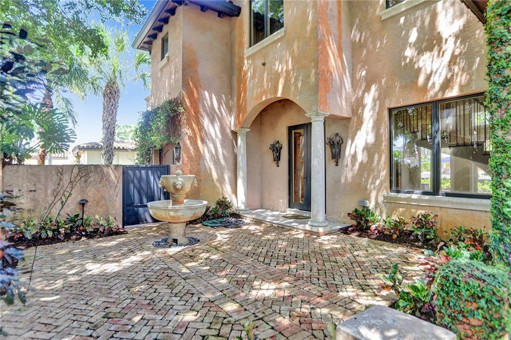 SEVEN ISLES - Residential