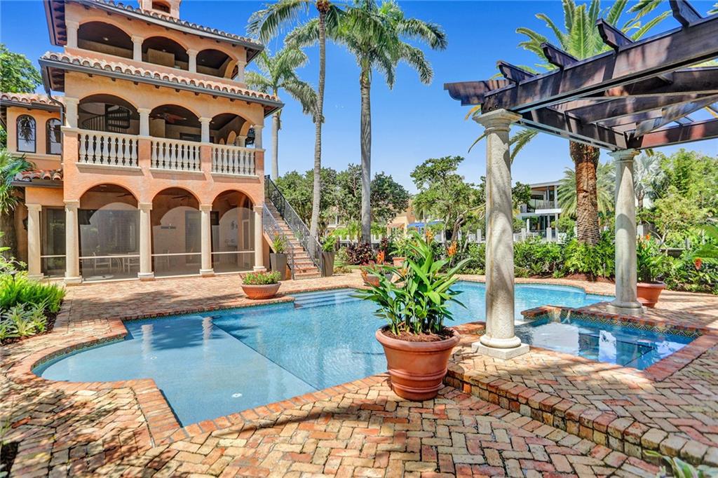 SEVEN ISLES - Residential