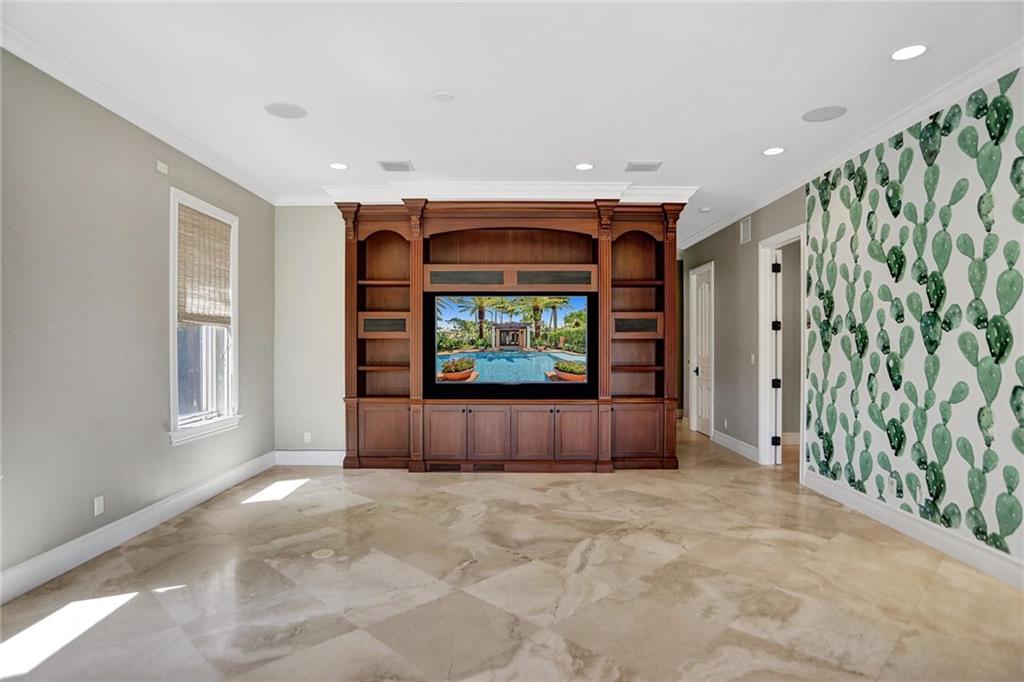 SEVEN ISLES - Residential