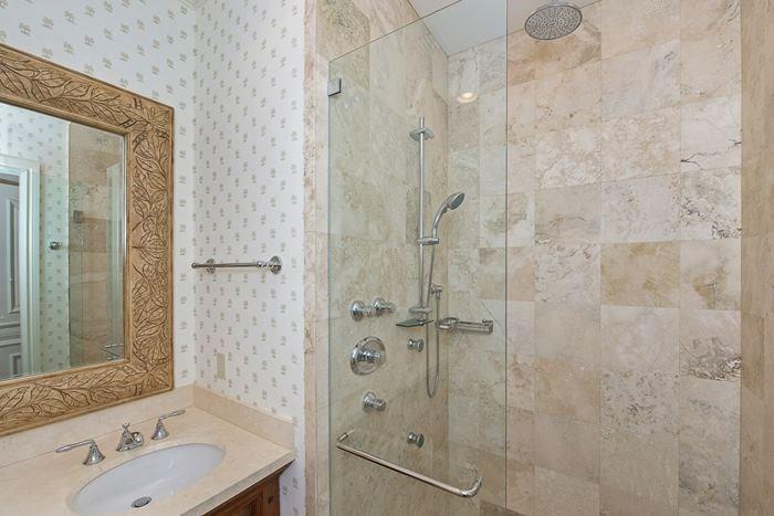 SEVEN ISLES - Residential