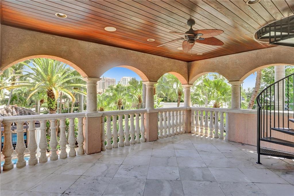 SEVEN ISLES - Residential