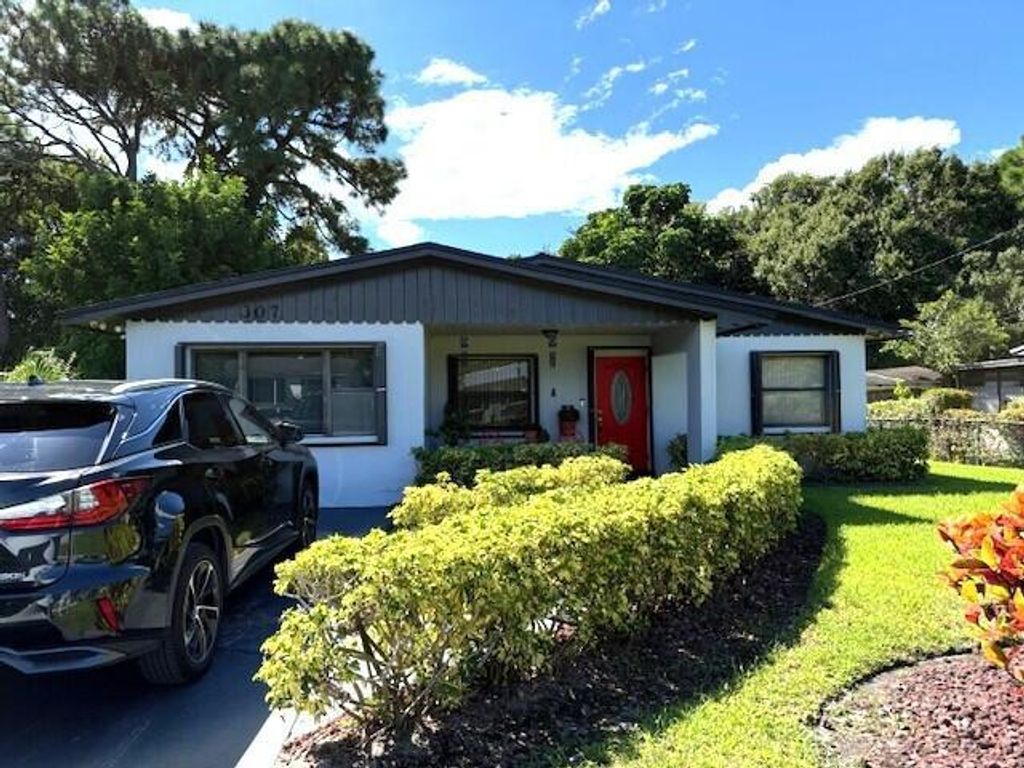 Photo of 307 N 20th Street, Fort Pierce, FL 34950 (MLS # R11125115)