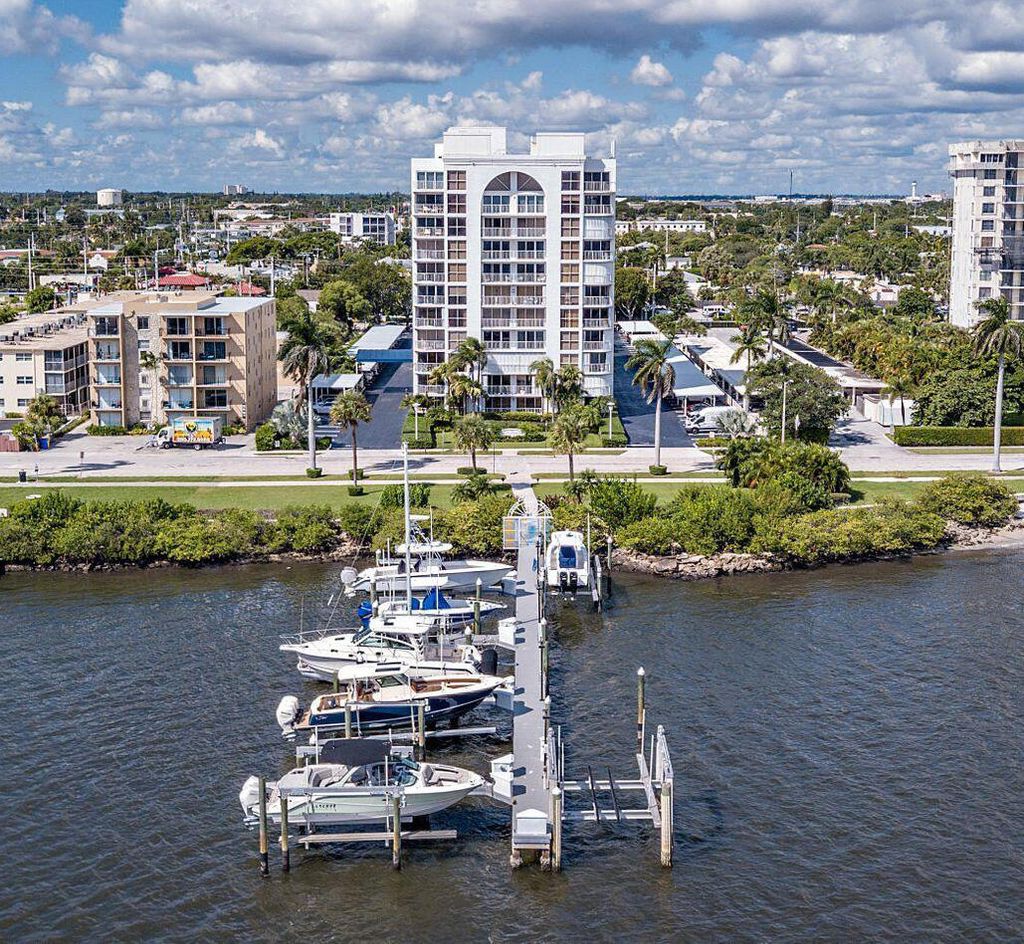 Photo of 3901 S Flagler Drive #306, West Palm Beach, FL 33405 (MLS # R11166001)