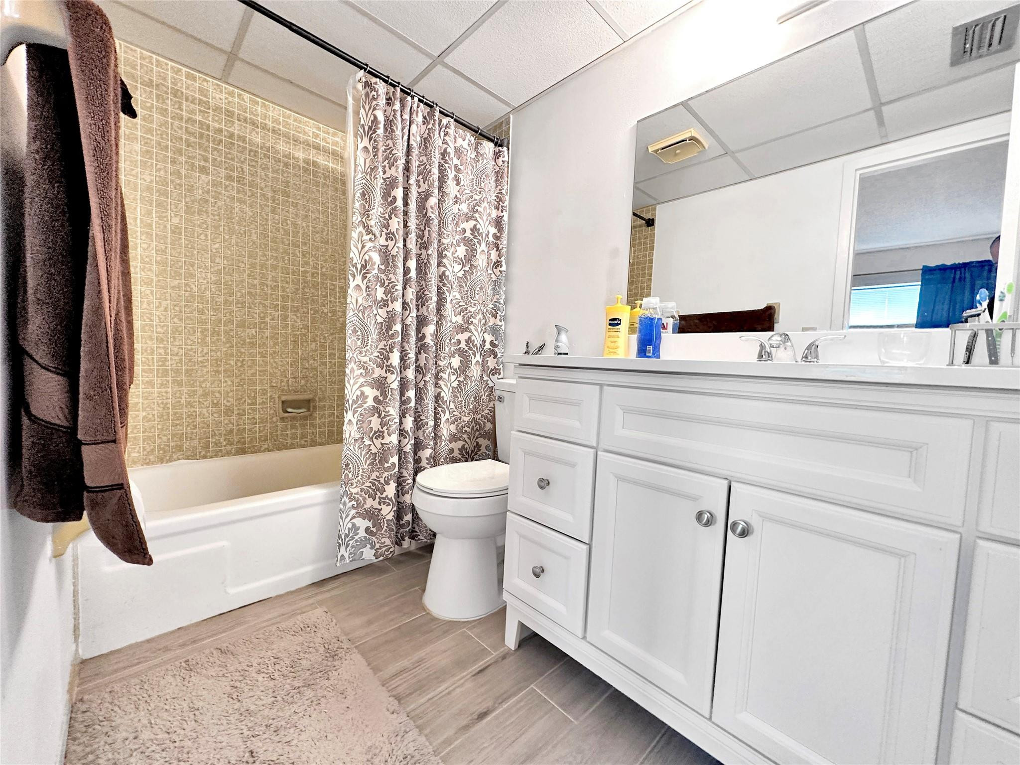 ORIOLE GOLF & TENNIS CLUB - Residential Lease