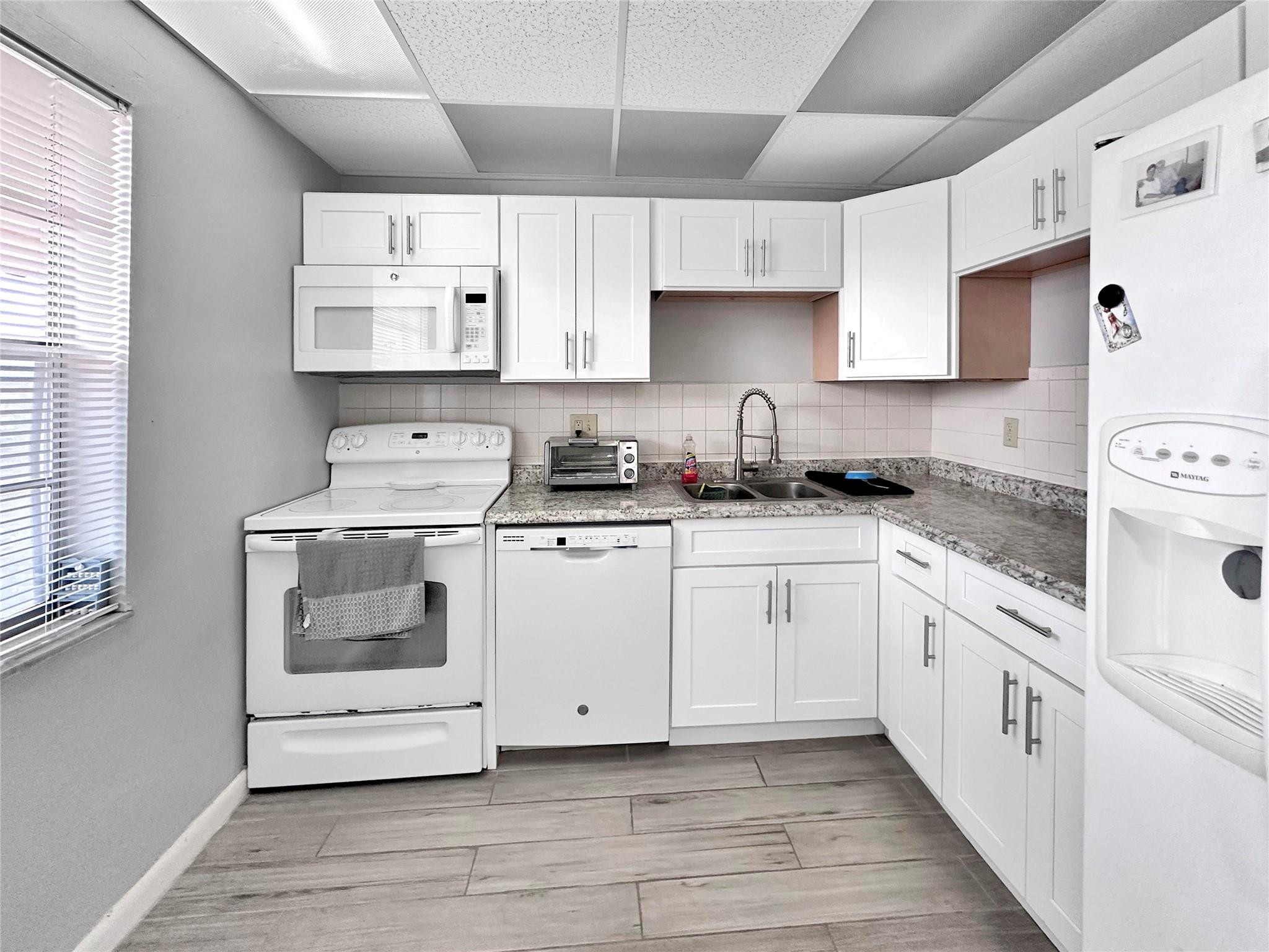 ORIOLE GOLF & TENNIS CLUB - Residential Lease