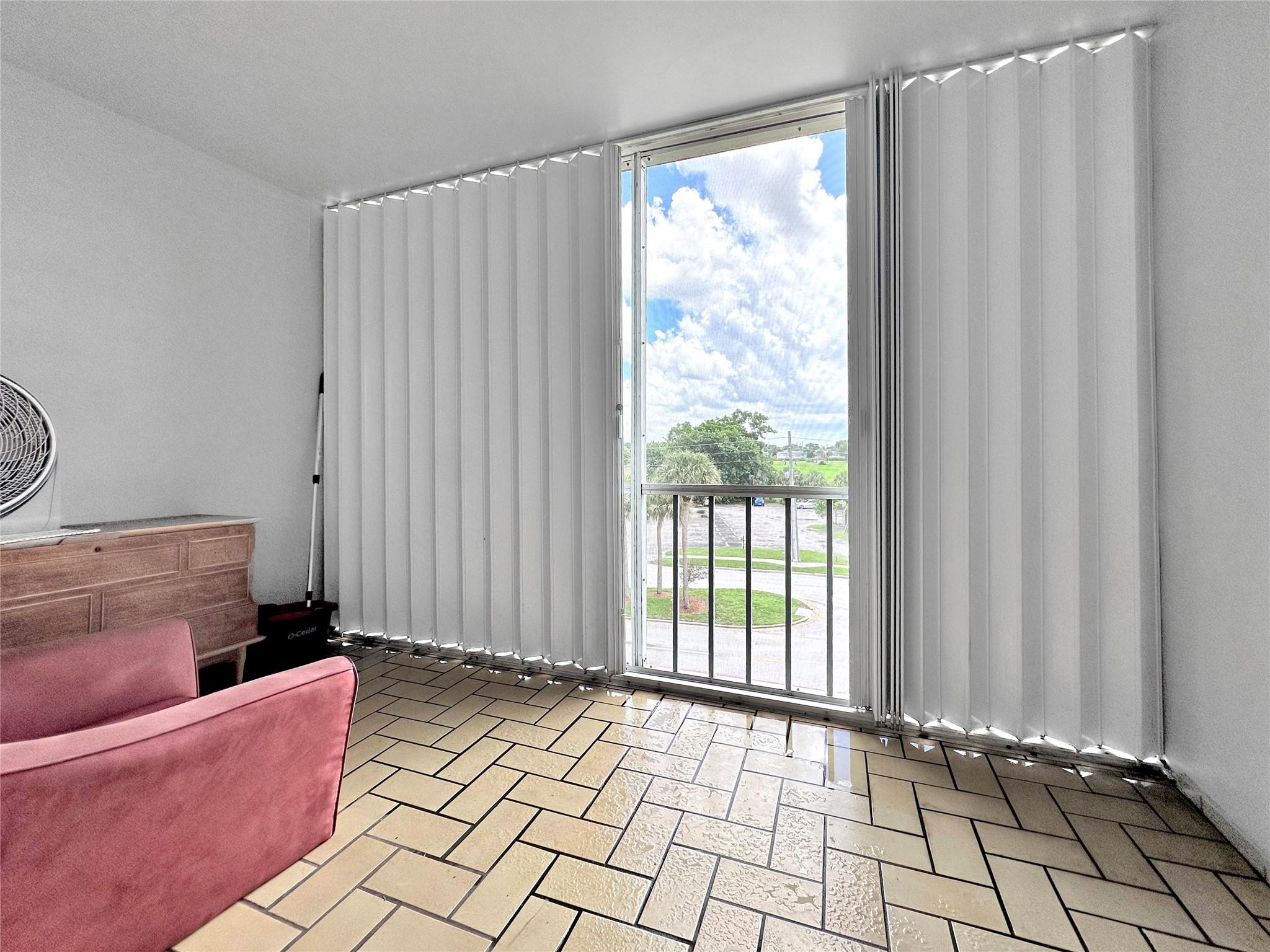 ORIOLE GOLF & TENNIS CLUB - Residential Lease