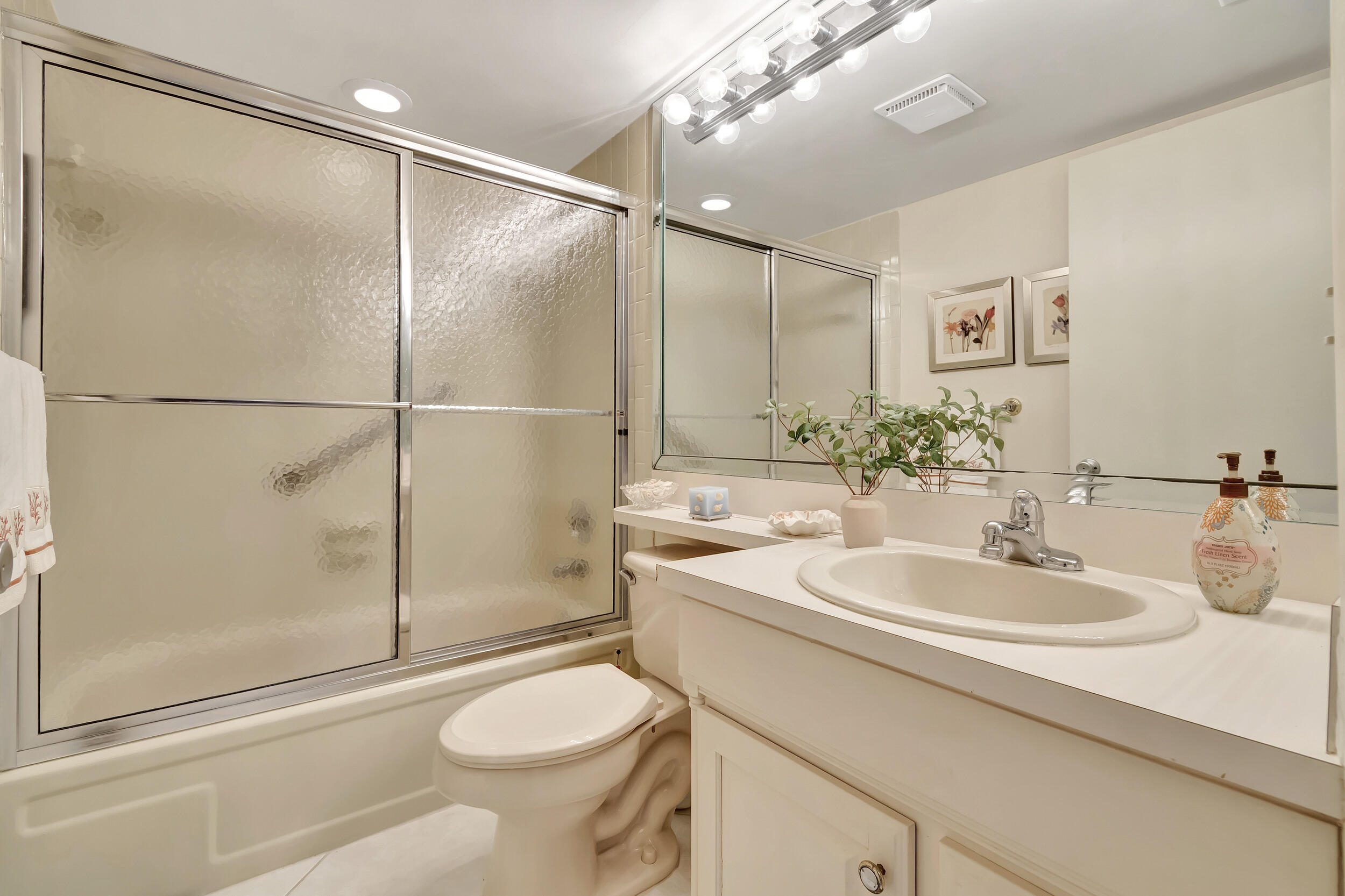 VILLAGES OF ORIOLE ABBEY CONDO - Residential