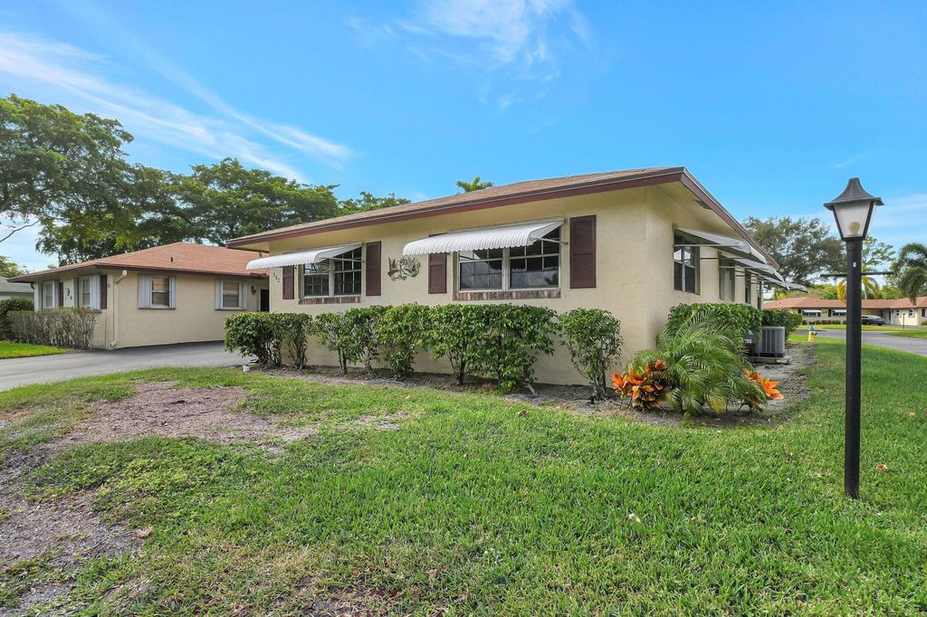 Photo of 502 Sandpiper Circle #502, Delray Beach, FL 33445 (MLS # F10475649)