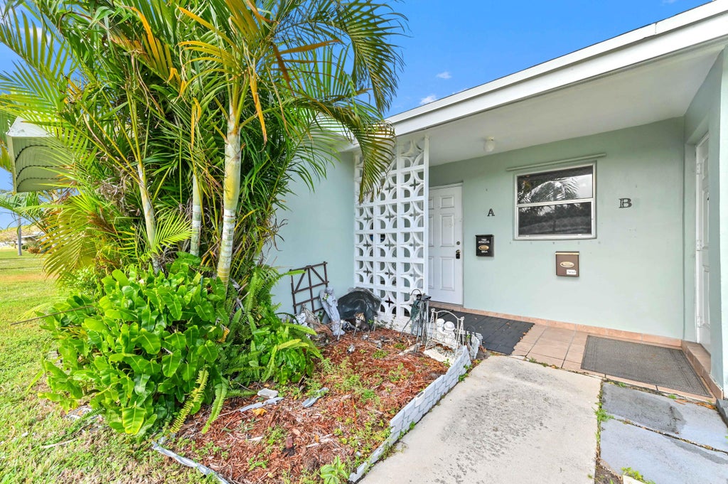 Photo of 185 High Point Terrace E #A, Delray Beach, FL 33445 (MLS # R11046115)