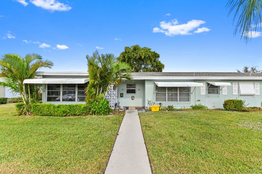 Photo of 185 High Point Terrace E #A, Delray Beach, FL 33445 (MLS # R11046115)