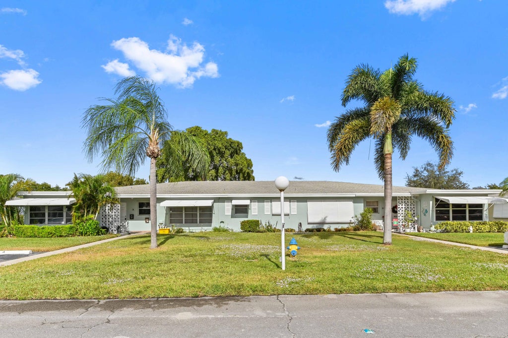 Photo of 185 High Point Terrace E #A, Delray Beach, FL 33445 (MLS # R11046115)