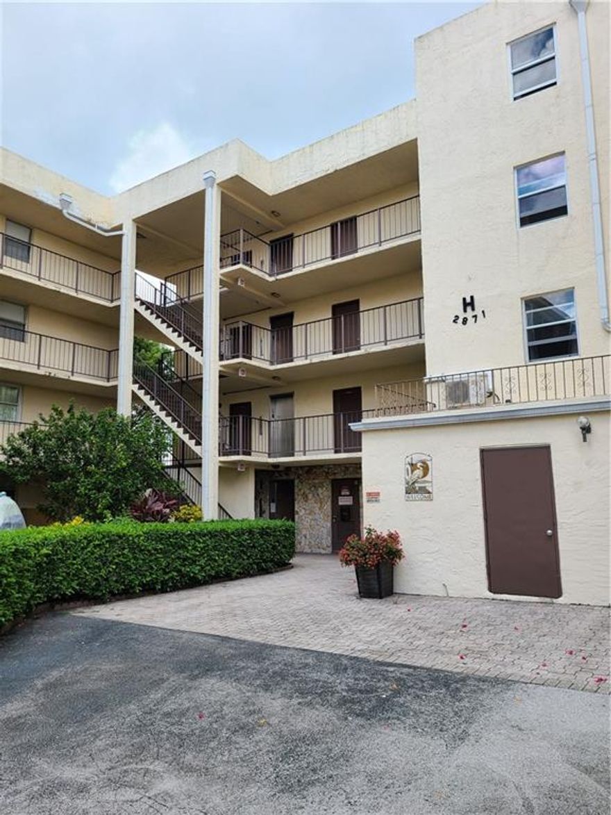 DO NOT MISS OUT ON THIS ONE!! CHARMING EXTREMELY WELL MAINTAINED CORNER UNIT. 1 BEDROOM, 1 HATHROOM SECOND FLOOR CONDO. THIS UNIT HAS A LOT TO OFFER. FULLY FURNISHED READY TO MOVE IN. A/C 2018 TILE AND LAMINATE FLOORING. BRIGHT UNIT WITH LOTS OF NATURAL LIGHT. SPACIOUS BEDROOM WITH WALK-IN CLOSET. NICE PRIVATE SCREENED IN PATIO. WELCOME TO SOMERSET 24/7 ACTIVE 55+ GATED COMMUNITY. OFFERS MANY ACTIVITIES AND AMENITIES. CLUBHOUSE, HEATED POOL. BILLARD ROOM. EXERCISE ROOM, BBQ PIC NIC A REA. AND MUCH MORE. LOW MAINTENANCE FEES. WELL MAINTAINED BUILDING WITH RESERVE DUNDS. MINUTES TO SHOPPING AND RESTAURANTS.  WELCOME TO SOUTH FLORIDA LIVING NO RETAN FOR THE FIRST 3 YEARS.