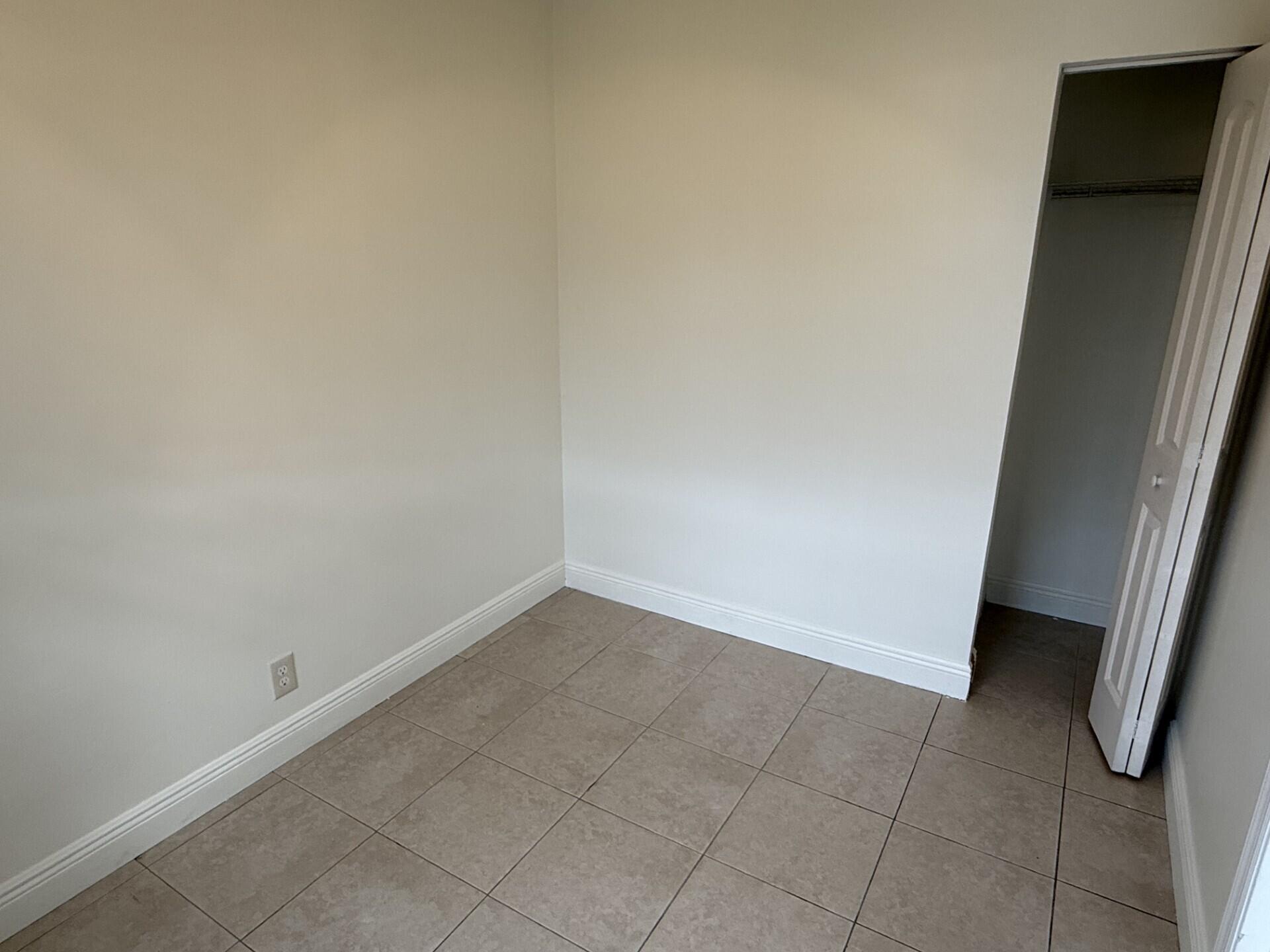 NORTH LAKE WORTH - Residential Lease