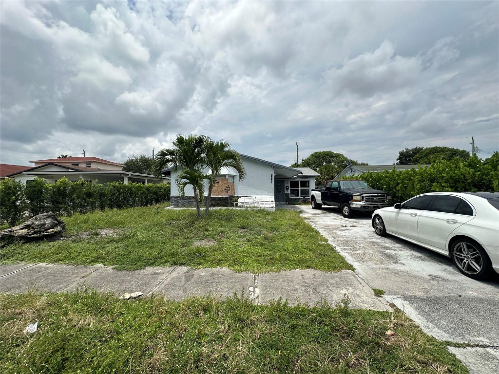 Photo of 537 NW 2nd Terrace, Deerfield Beach, FL 33441 (MLS # F10458801)
