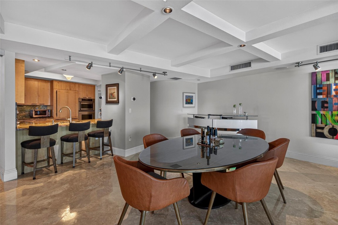 Coconut Grove Residneces - Residential