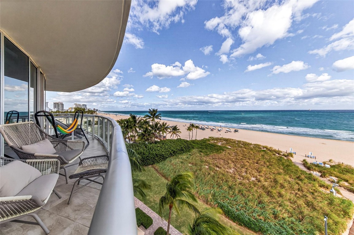 Coconut Grove Residneces - Residential