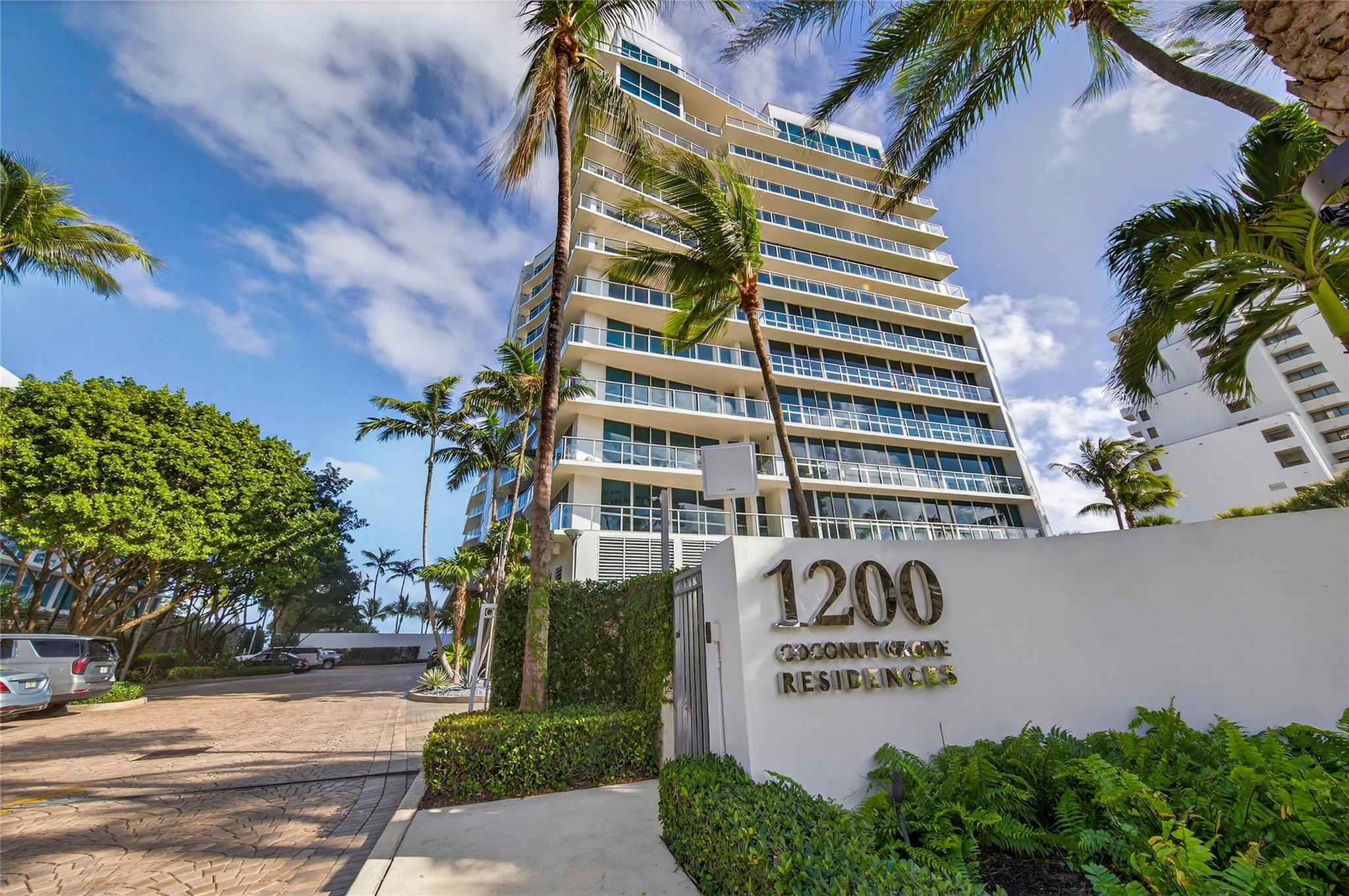 1200 Holiday Drive 402