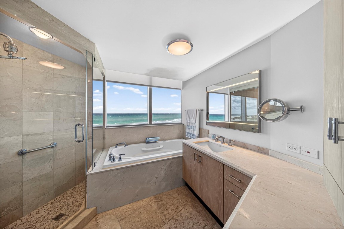 Coconut Grove Residneces - Residential