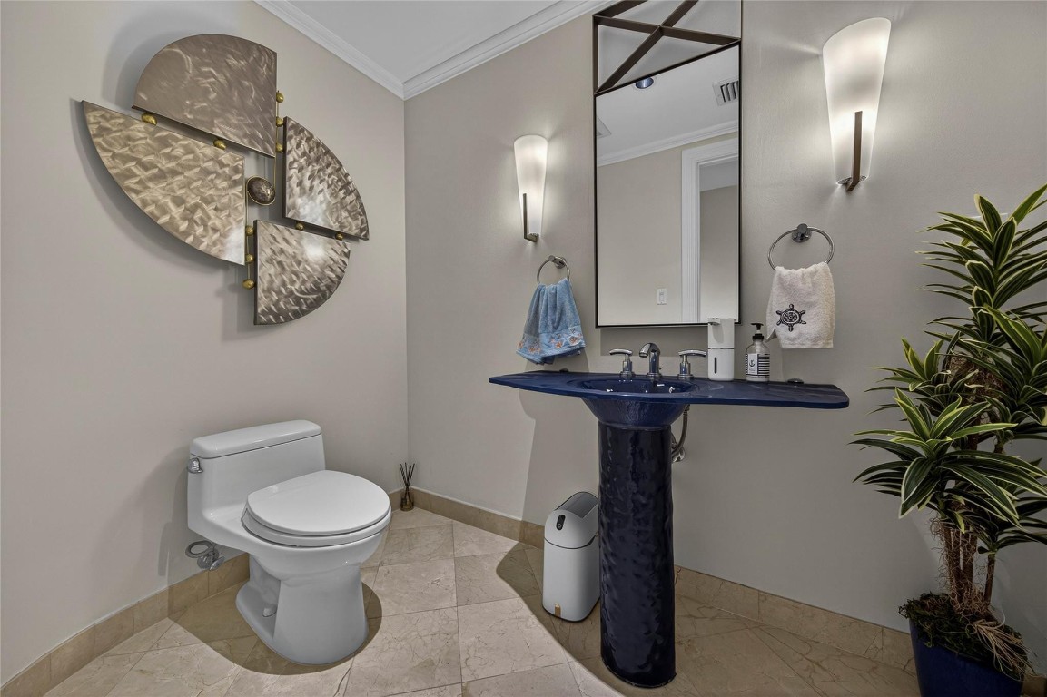 Coconut Grove Residneces - Residential