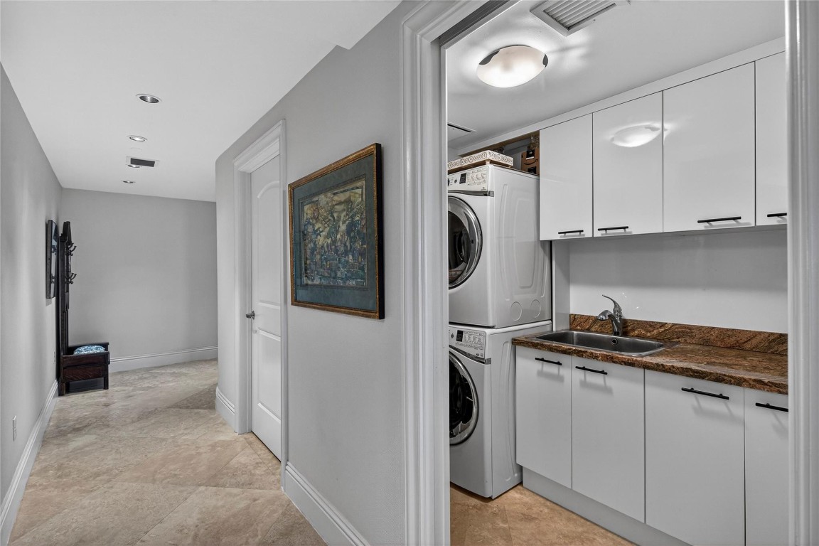 Coconut Grove Residneces - Residential