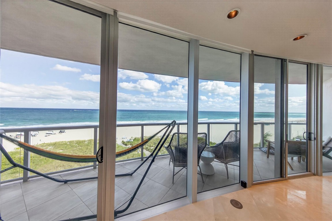 Coconut Grove Residneces - Residential