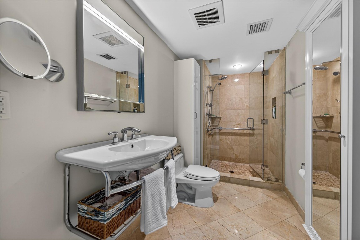 Coconut Grove Residneces - Residential