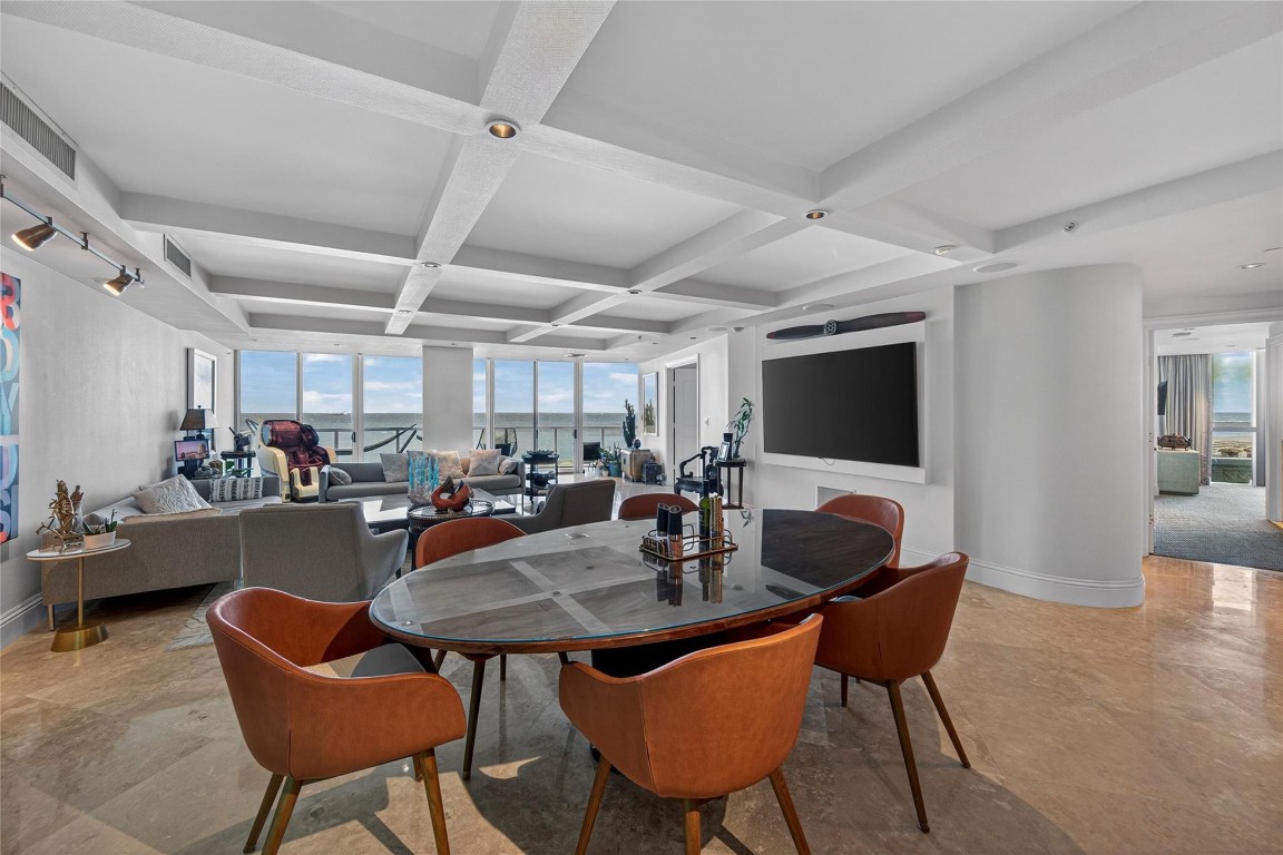 Coconut Grove Residneces - Residential