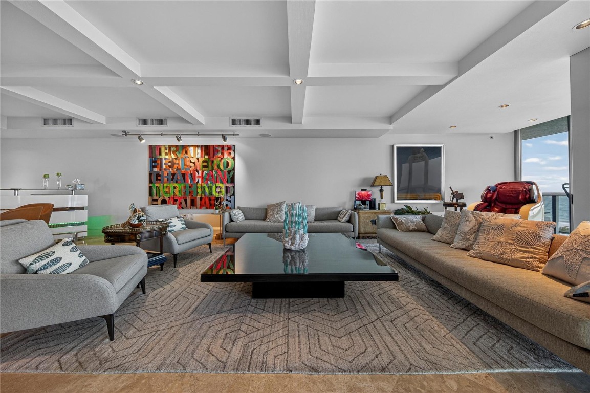 Coconut Grove Residneces - Residential