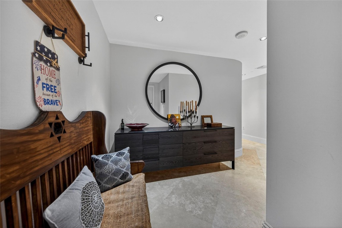 Coconut Grove Residneces - Residential