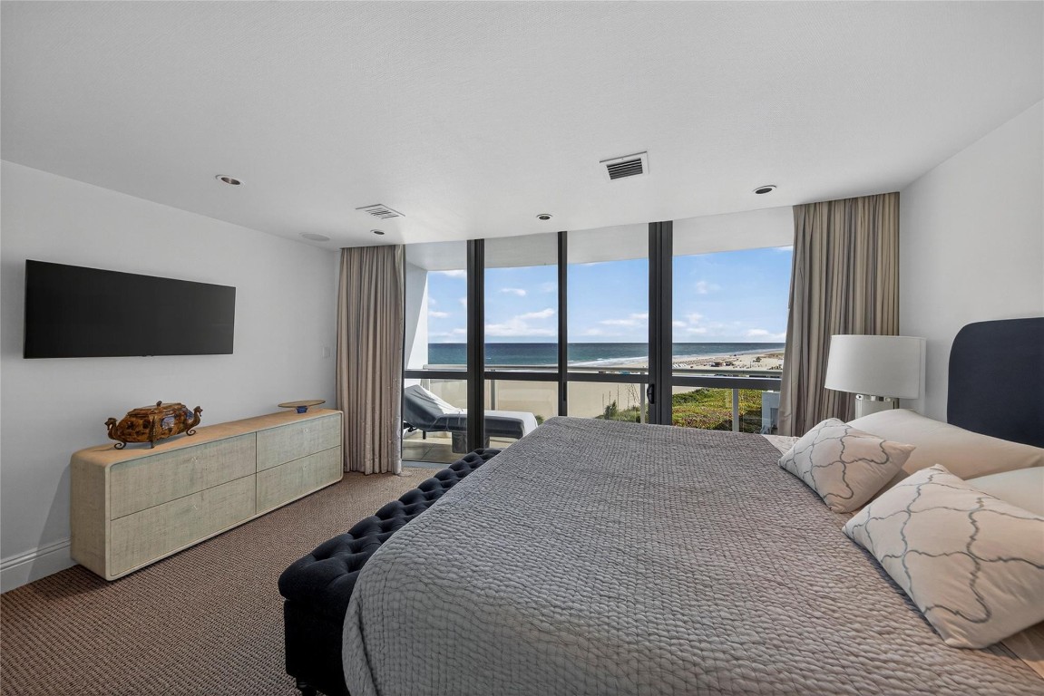 Coconut Grove Residneces - Residential