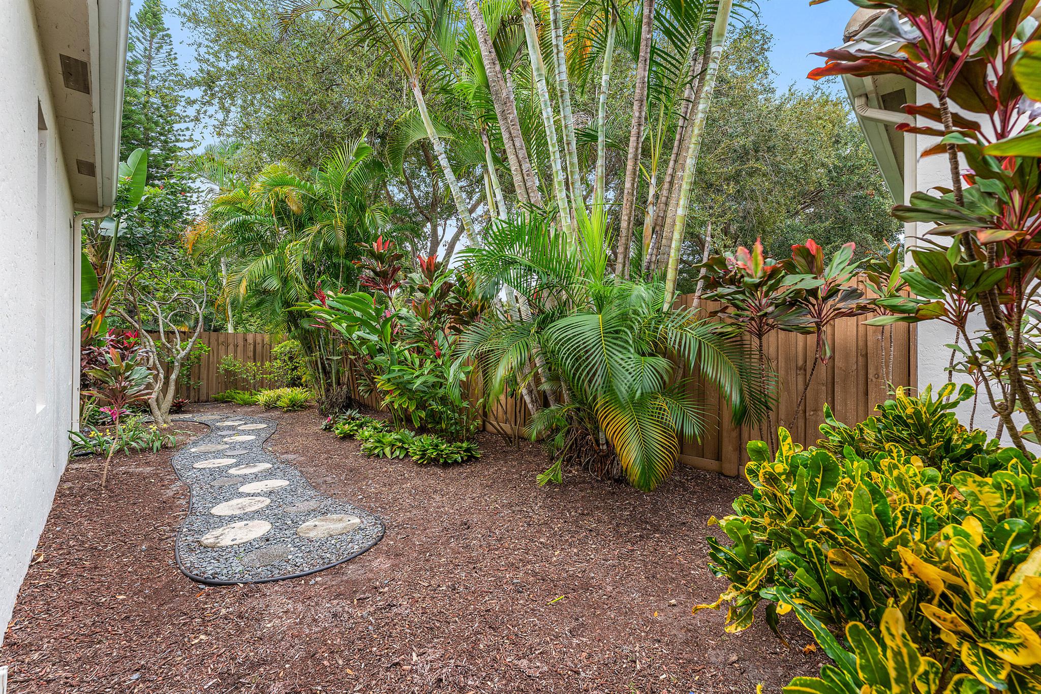 BANYANS - Residential Lease