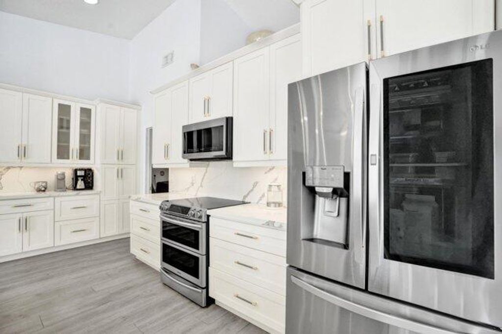 Photo of 10248 SW 12th Street, Pembroke Pines, FL 33025 (MLS # B26016451)