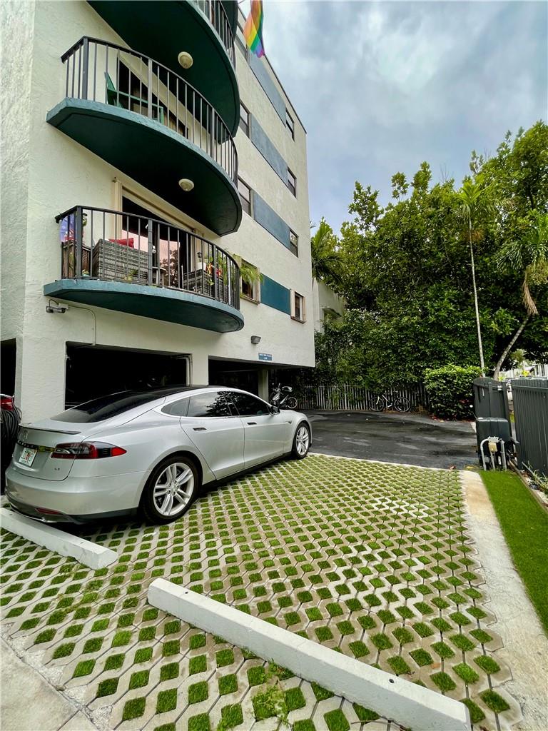 West Side Plaza Condo - Residential Lease