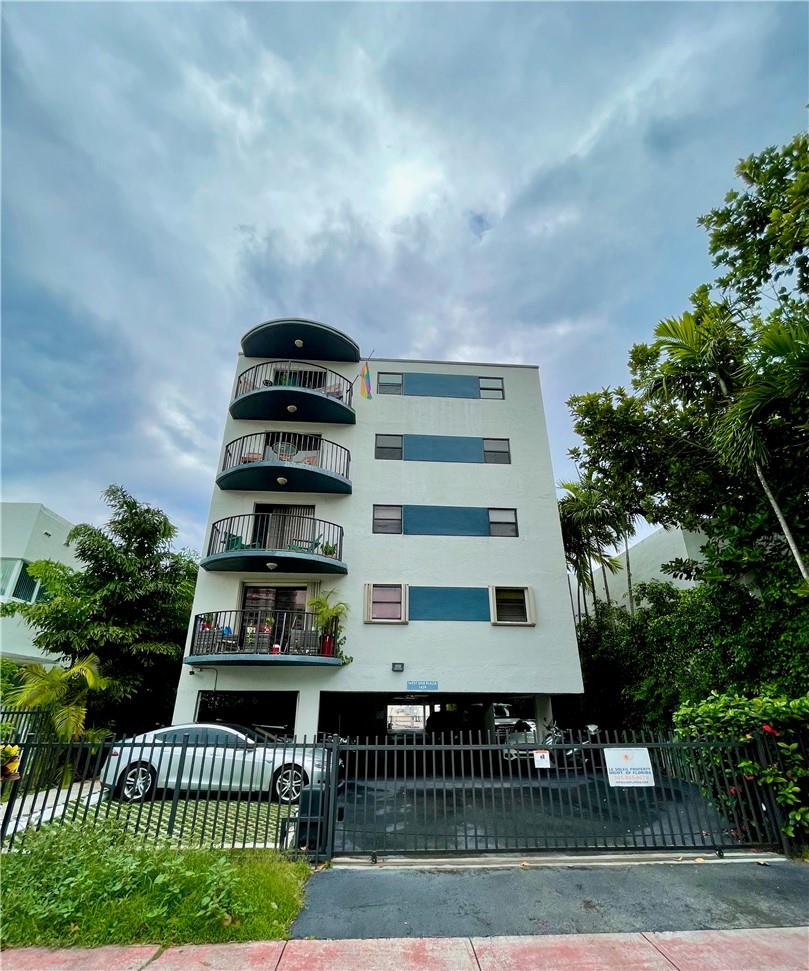 This is a Great Opportunity to Live in a Boutique Building in the Heart of South Beach! Great Unit in 5 Story Building. 1 Assigned Parking Space, Gated Building. Unit features Balcony, Ceramic Floors, Full Bathroom with Guest Bath. Walking Distance to Lincoln Road, Markets, Stores, Parks Etc. Easy to show. Please call Listing agent for showing Instructions.