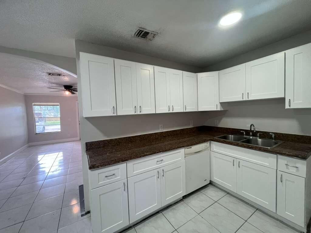 NORTH LAUDERDALE VILLAGE - Residential Lease
