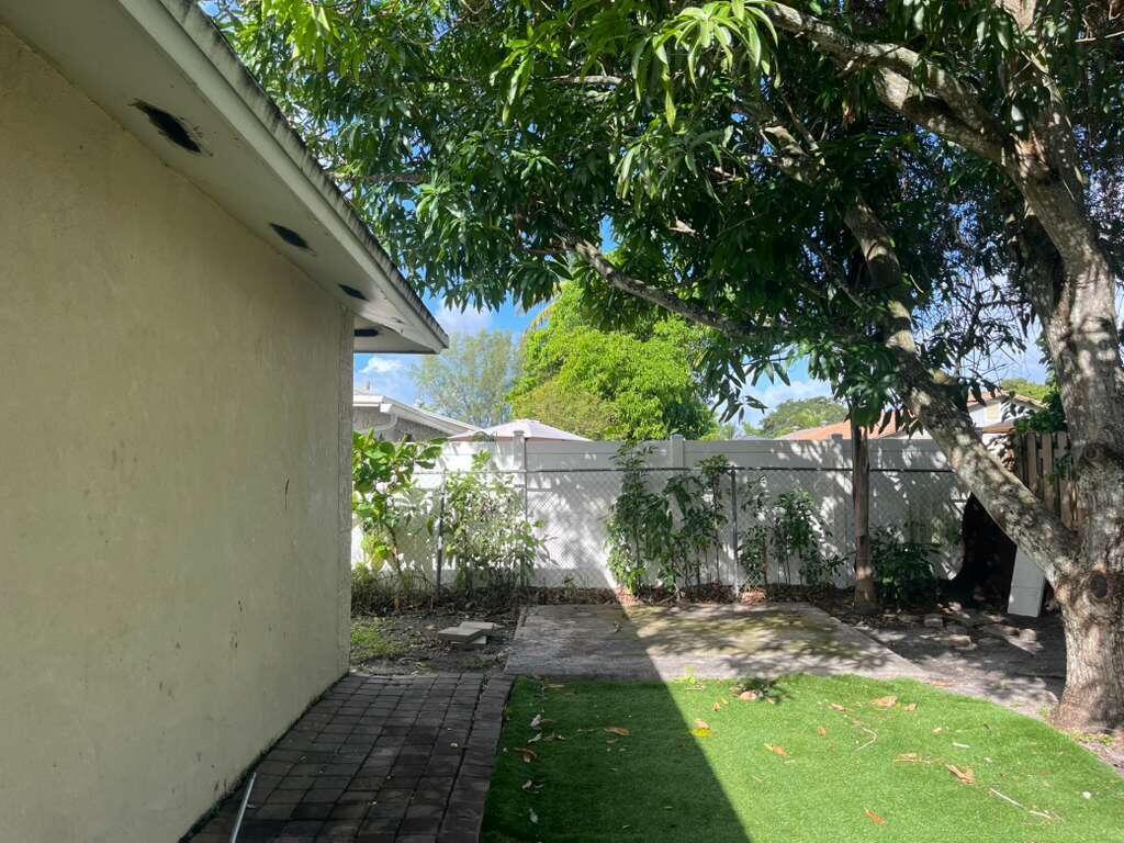 NORTH LAUDERDALE VILLAGE - Residential Lease