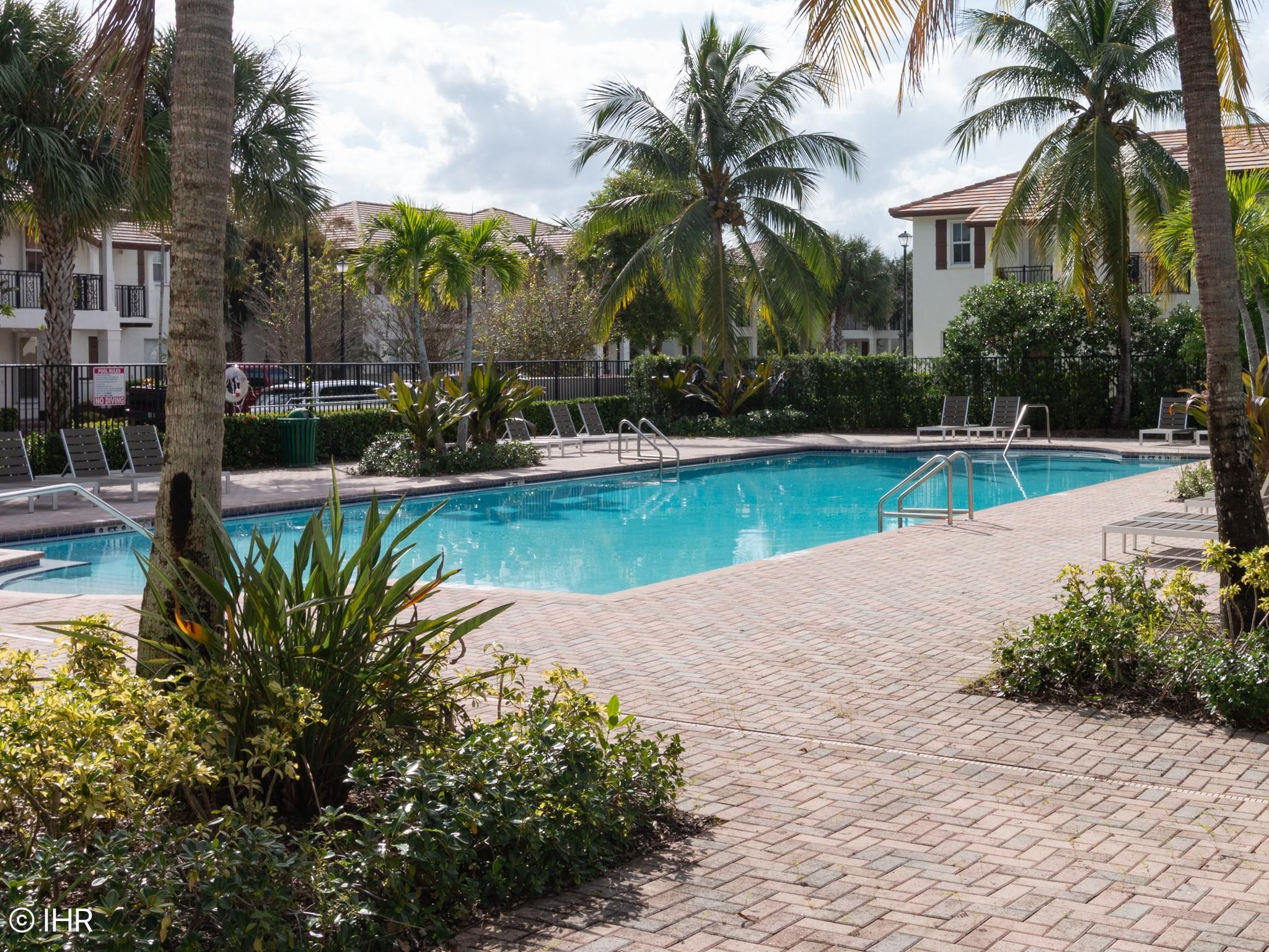 Paloma Lakes - Residential