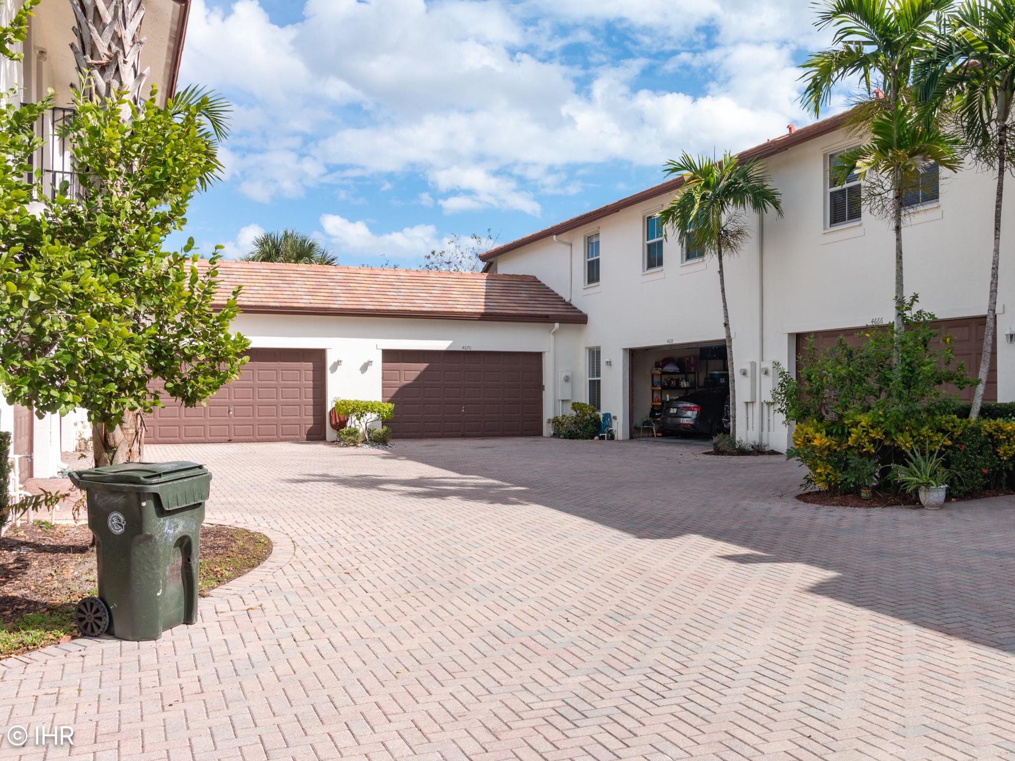 Paloma Lakes - Residential