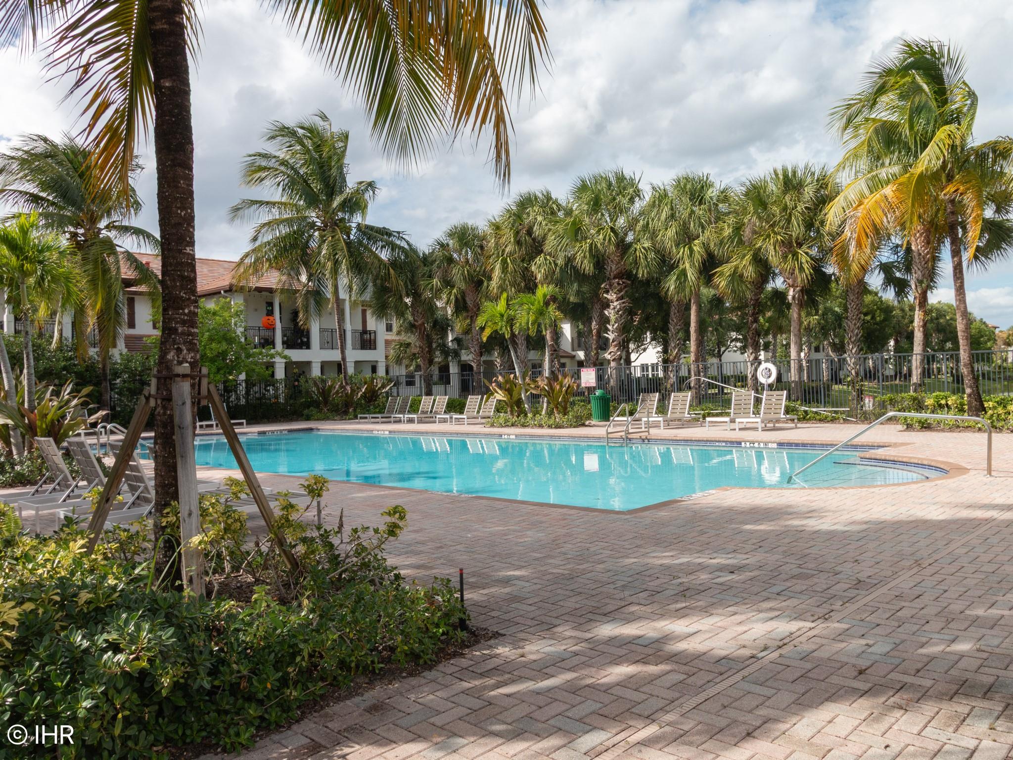 Paloma Lakes - Residential