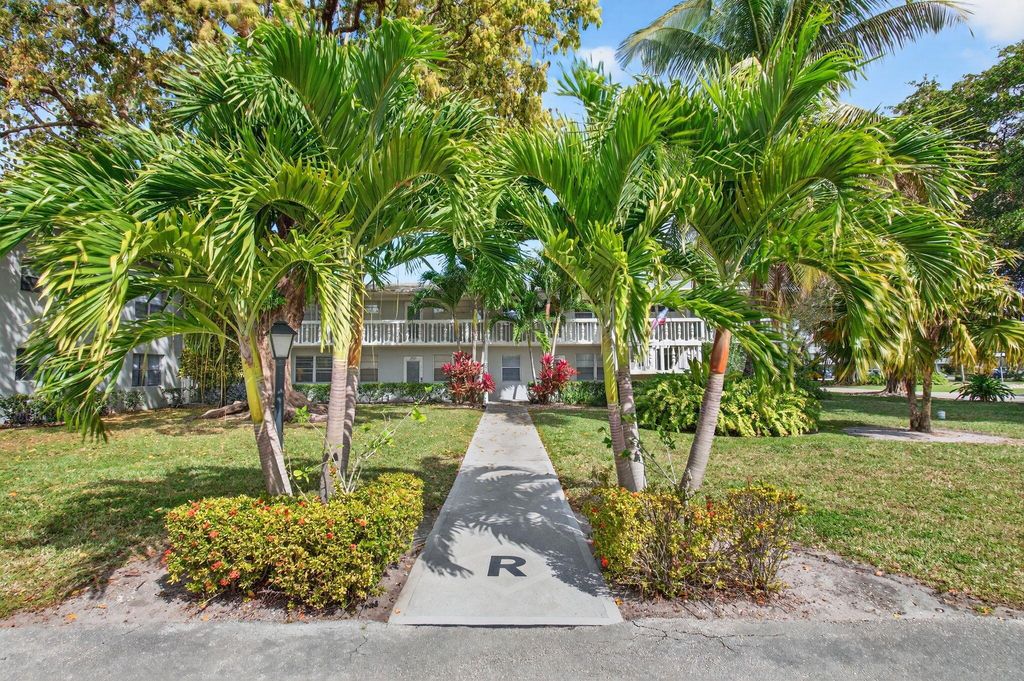 Photo of 263 Ventnor R, Deerfield Beach, FL 33442 (MLS # R11166396)