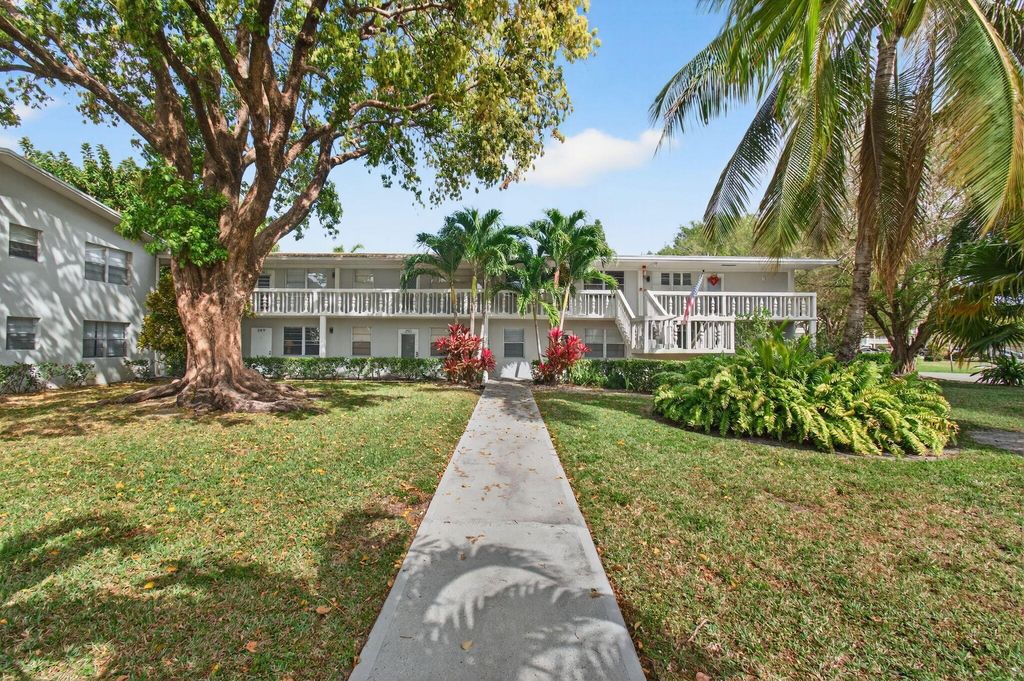 Photo of 263 Ventnor R, Deerfield Beach, FL 33442 (MLS # R11166396)