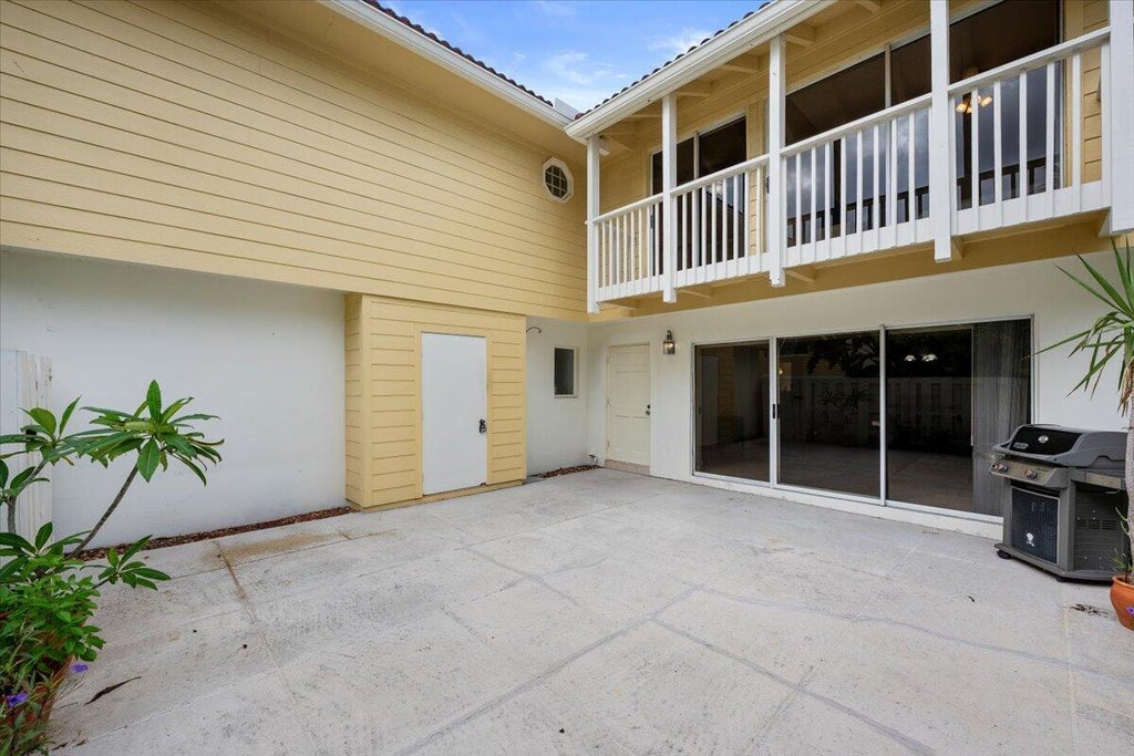 Photo of 251 SEABREEZE Circle, Jupiter, FL 33477 (MLS # B26078380)