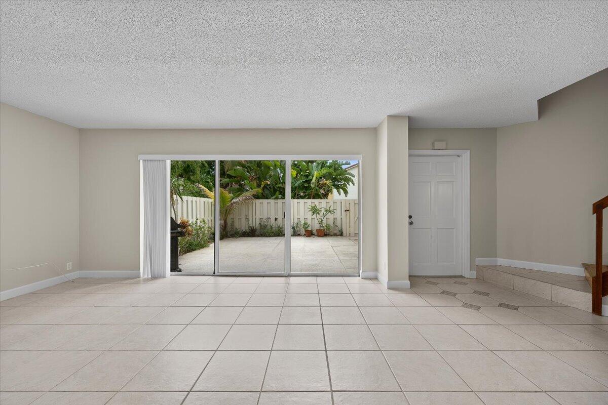 251 SEABREEZE Circle