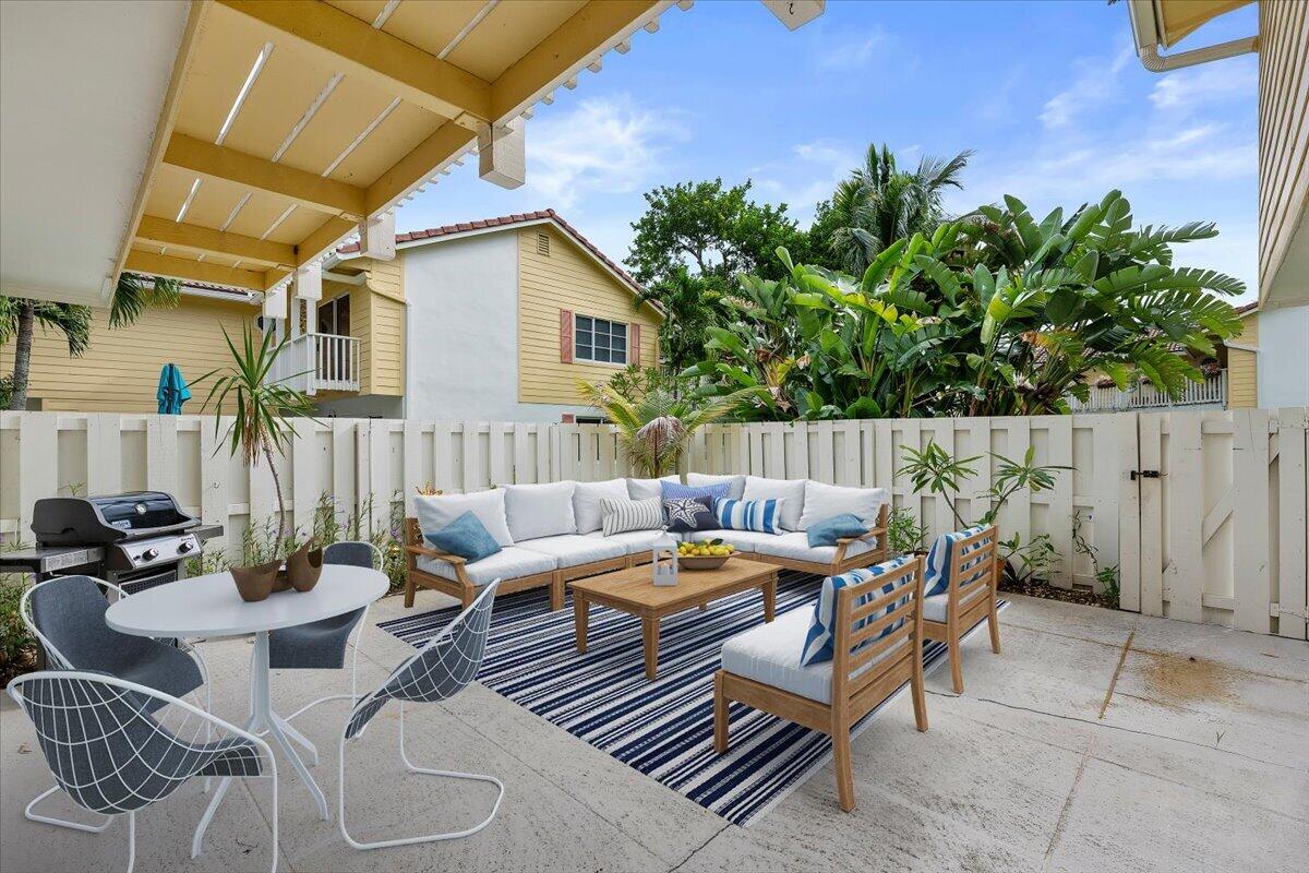 251 SEABREEZE Circle