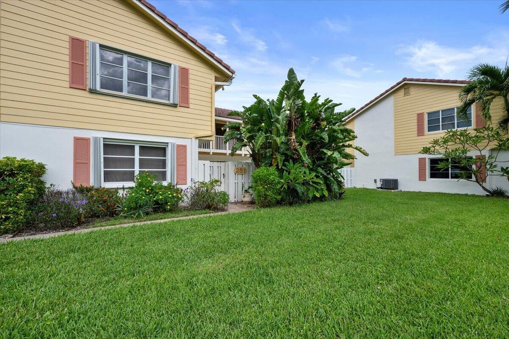 Photo of 251 SEABREEZE Circle, Jupiter, FL 33477 (MLS # B26078380)