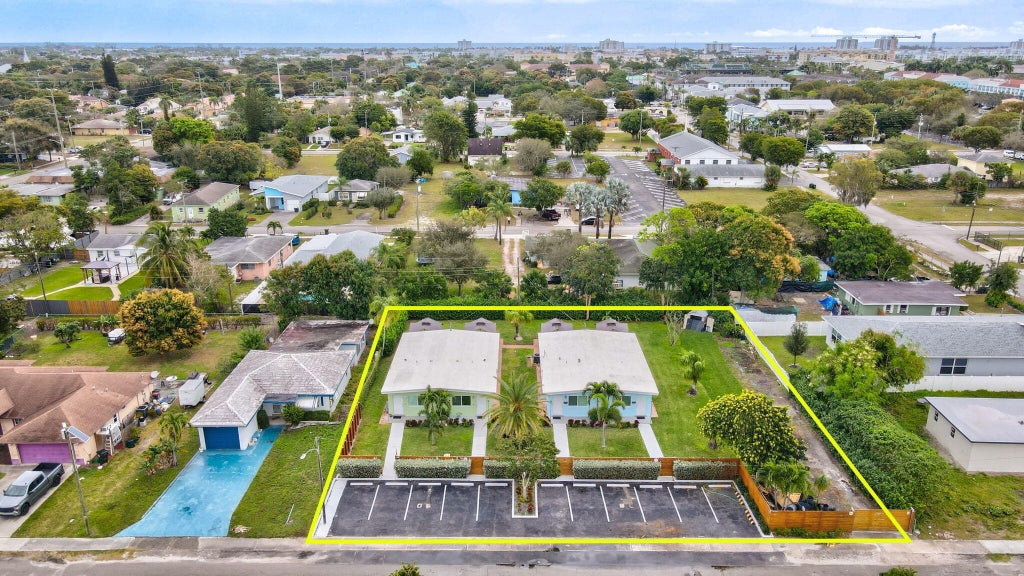 Photo of 115 NW 8th Avenue, Delray Beach, FL 33444 (MLS # B26079746)