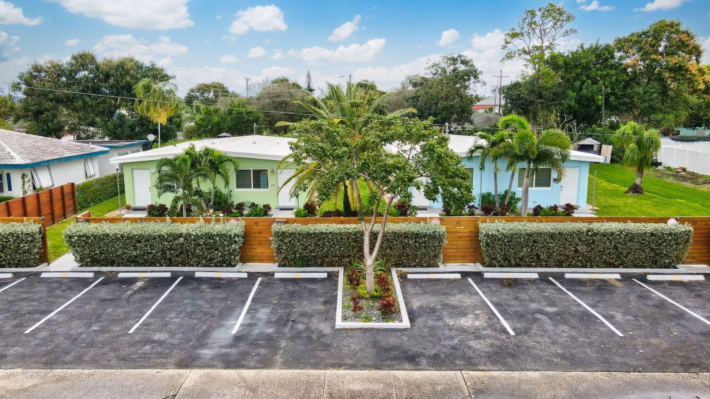 Photo of 115 NW 8th Avenue, Delray Beach, FL 33444 (MLS # B26079746)