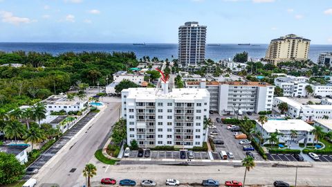 Photo of 720 Orton Avenue #704, Fort Lauderdale, FL 33304 (MLS # B26036925)
