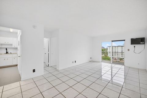 Tiny photo for 720 Orton Avenue #704, Fort Lauderdale, FL 33304 (MLS # B26036925)