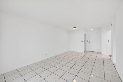 Tiny photo for 720 Orton Avenue #704, Fort Lauderdale, FL 33304 (MLS # B26036925)